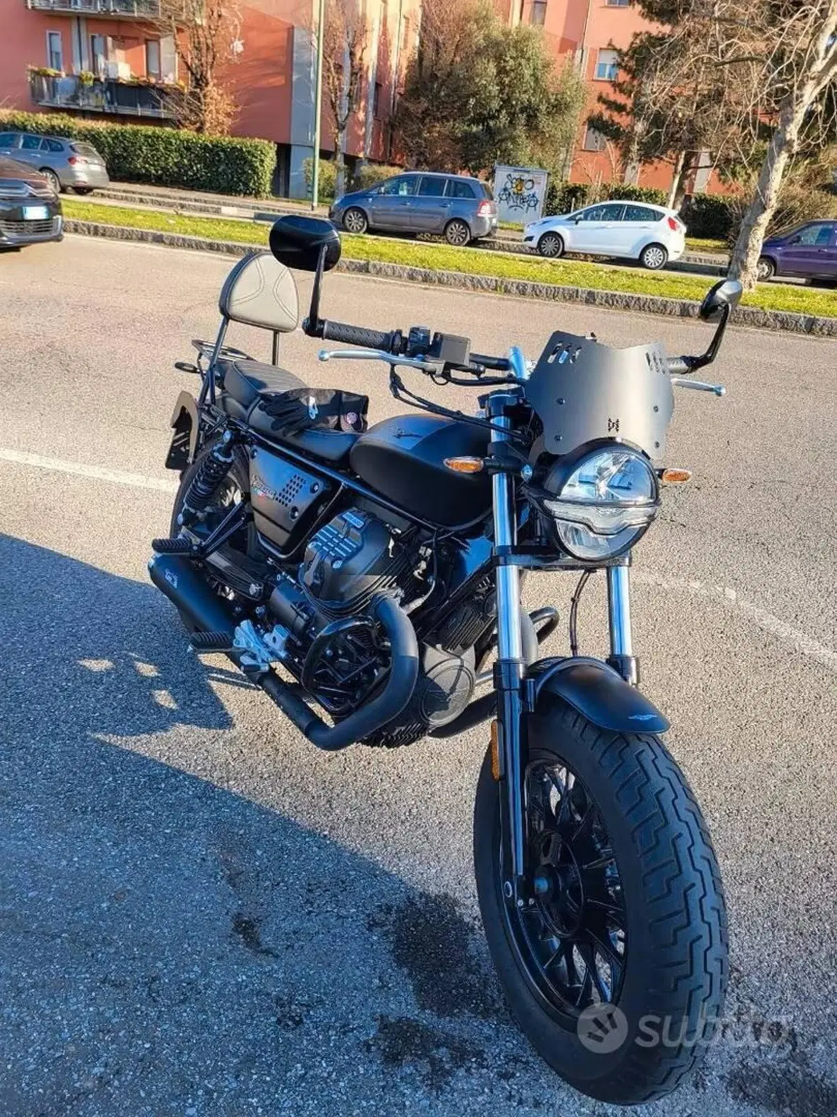 Moto Guzzi V9 Bobber (2021 - 25) (4)