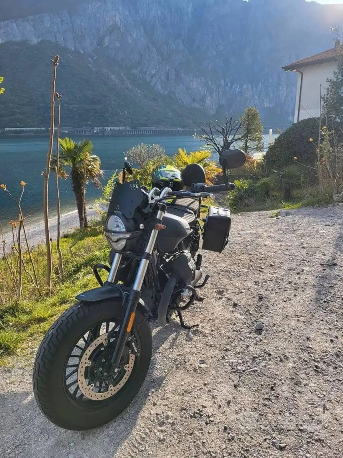Moto Guzzi V9 Bobber (2021 - 25) (5)