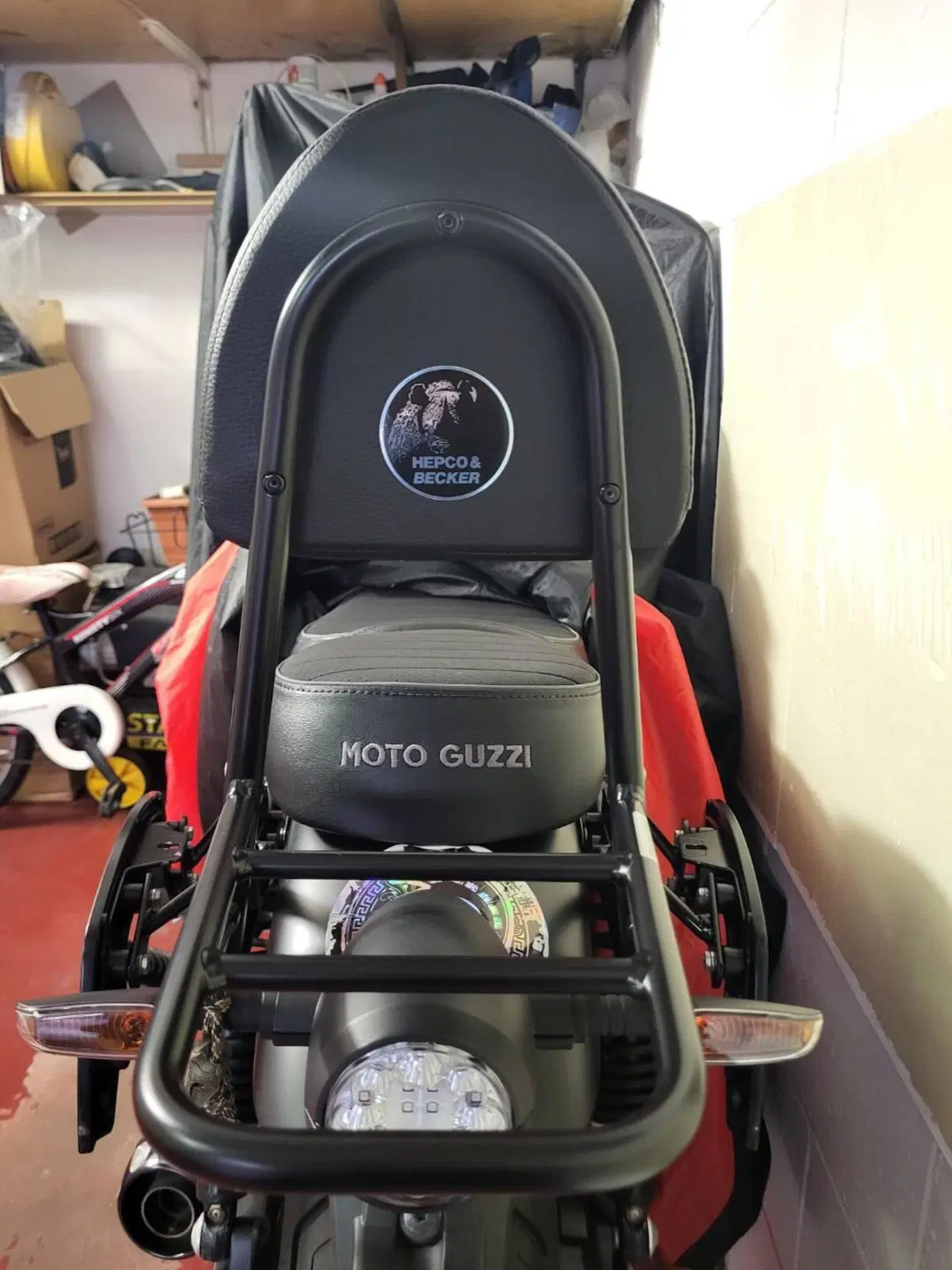 Moto Guzzi V9 Bobber (2021 - 25) (12)