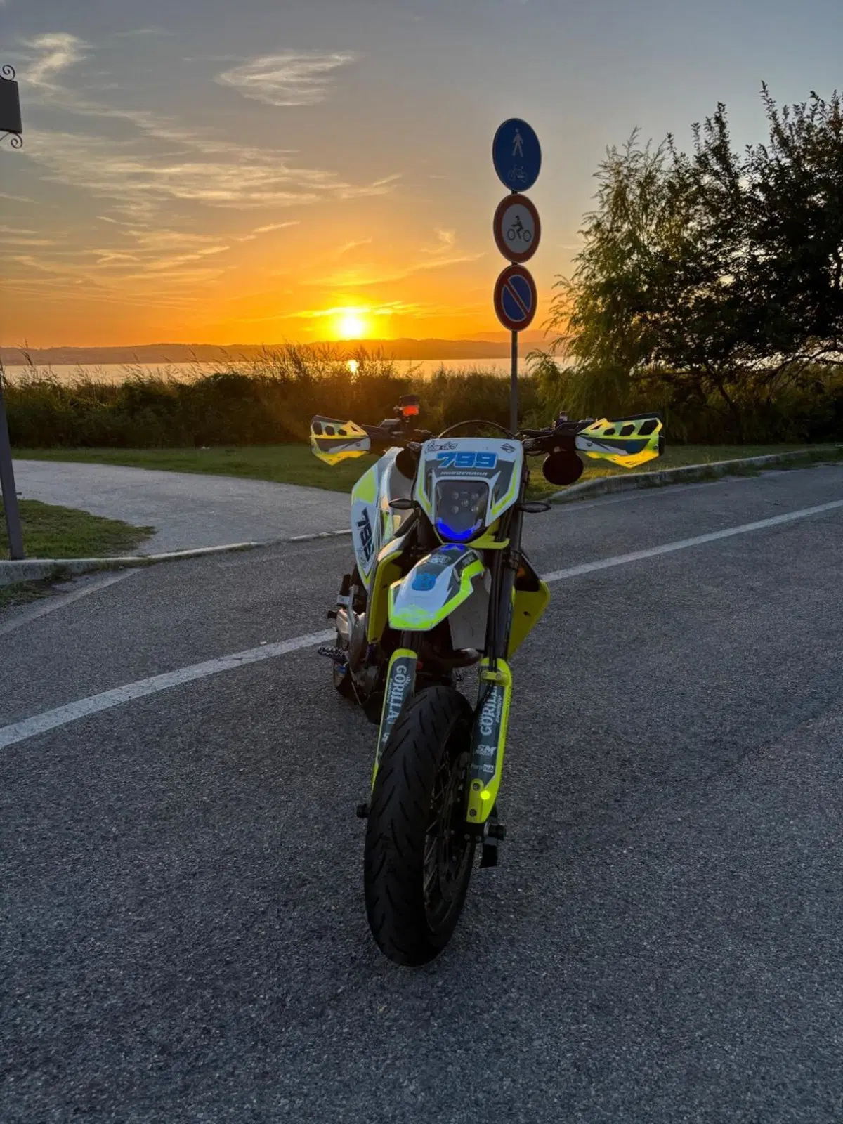 Husqvarna 701 Supermoto (2020)