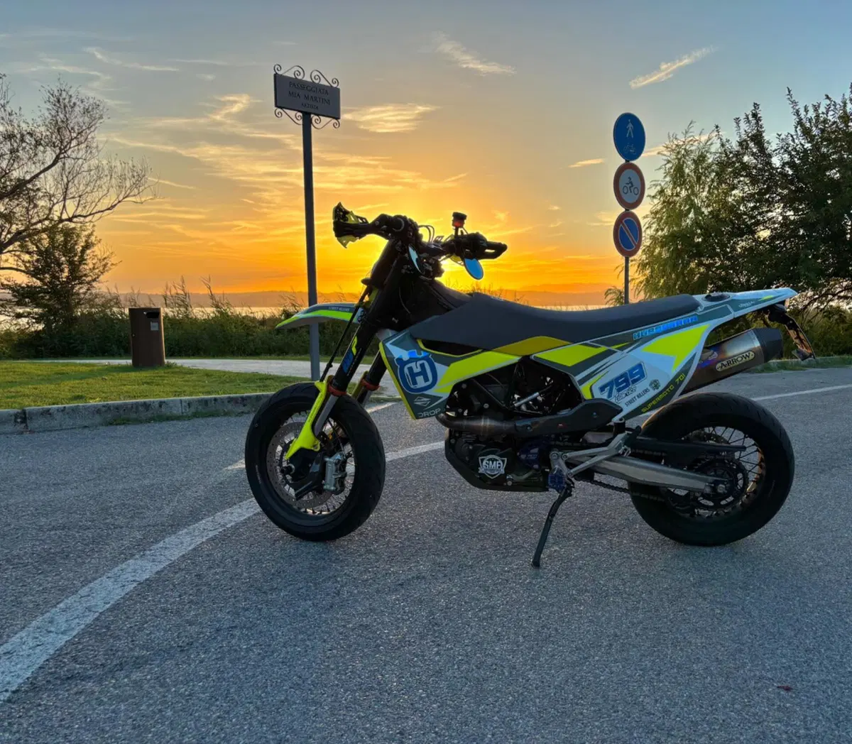 Husqvarna 701 Supermoto (2020) (2)