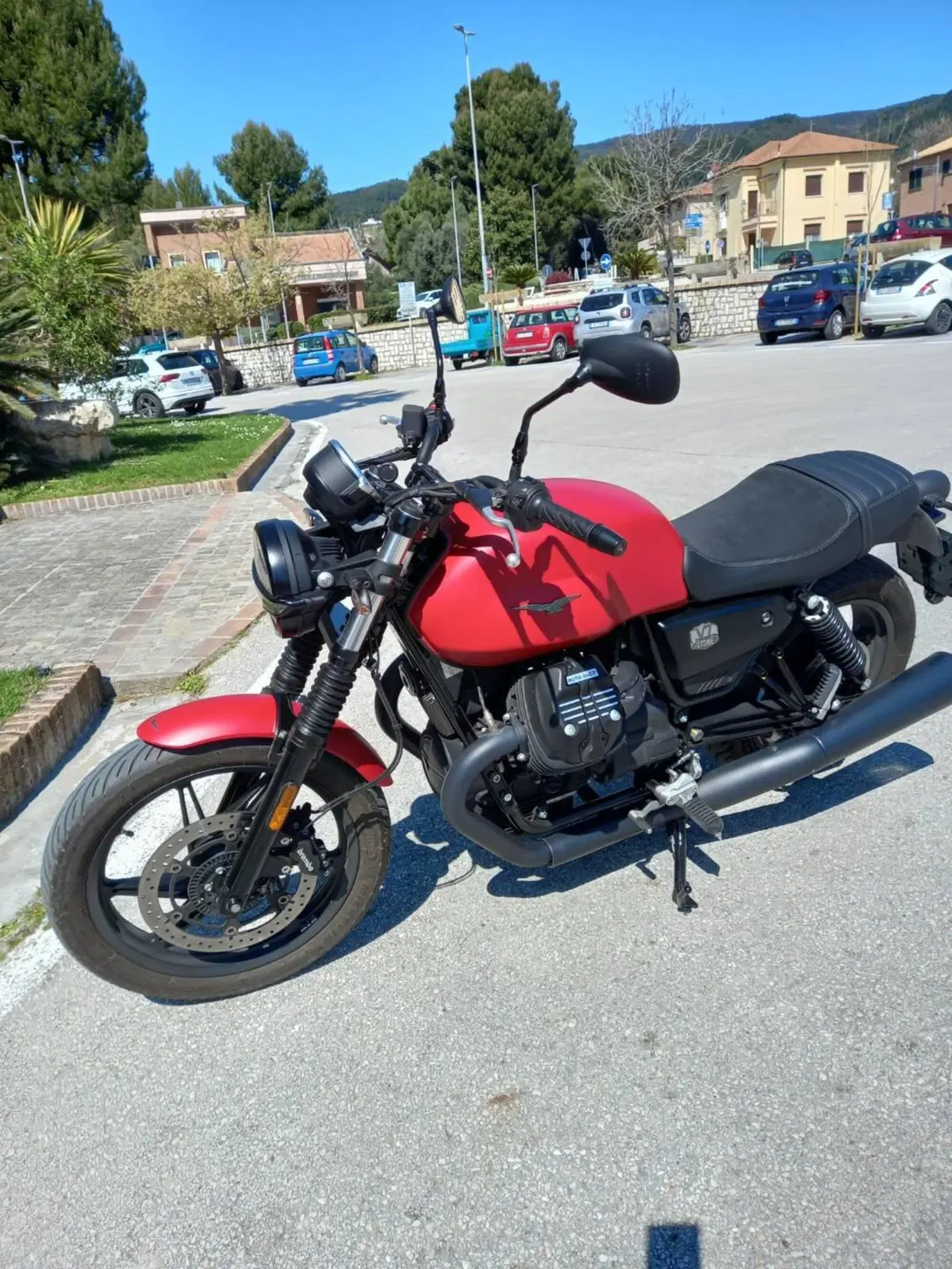 Moto Guzzi V7 Stone (2021 - 24) (3)