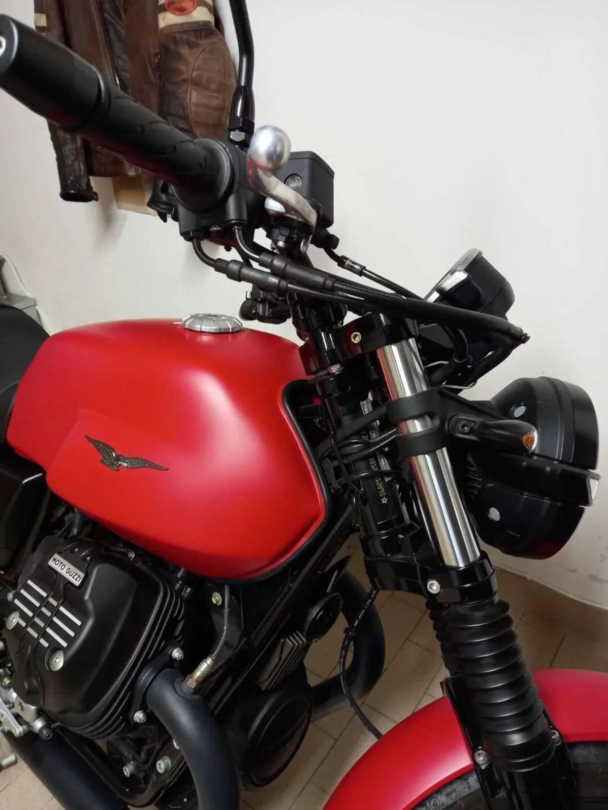 Moto Guzzi V7 Stone (2021 - 24) (4)