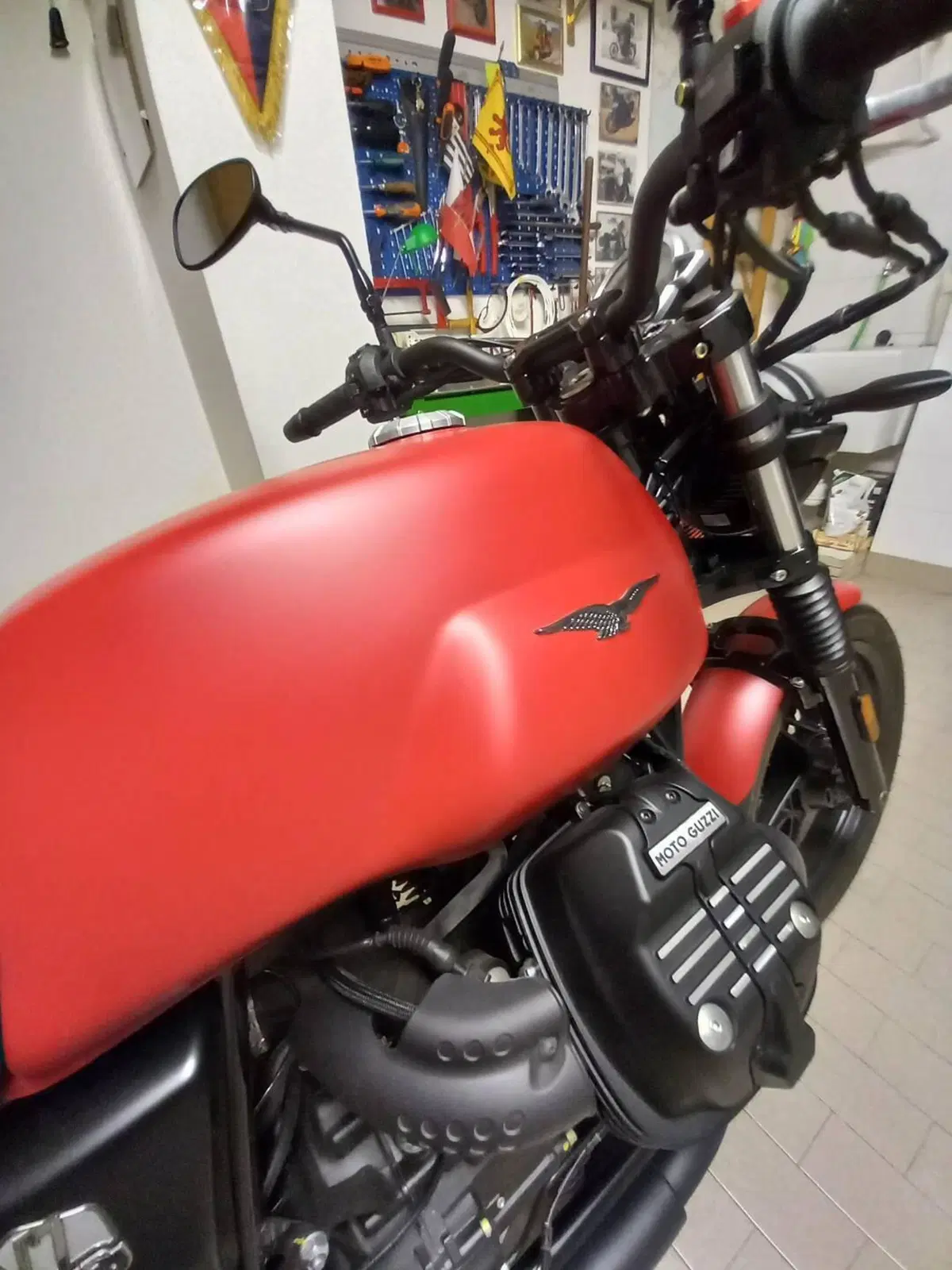 Moto Guzzi V7 Stone (2021 - 24) (6)
