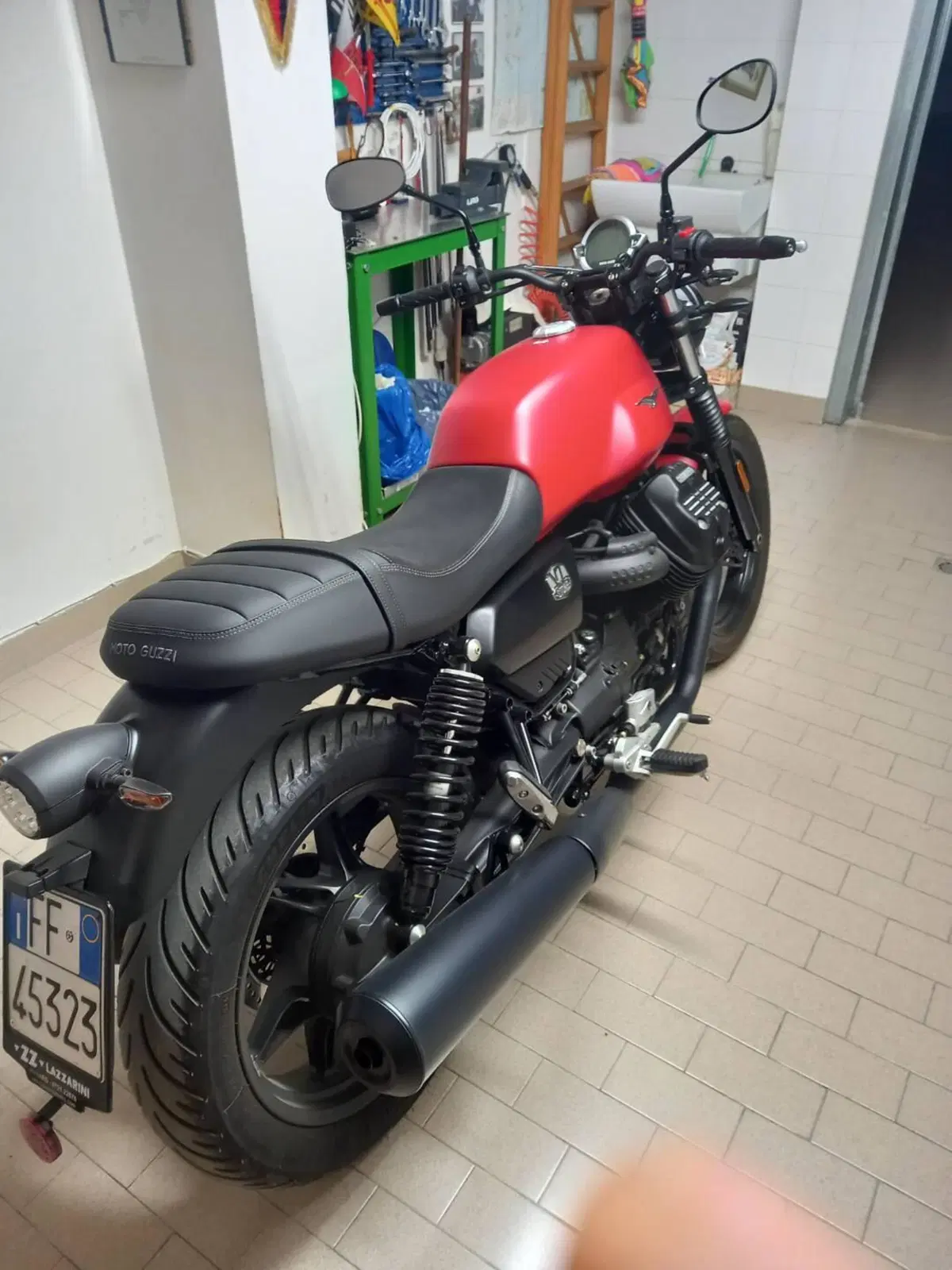 Moto Guzzi V7 Stone (2021 - 24) (10)