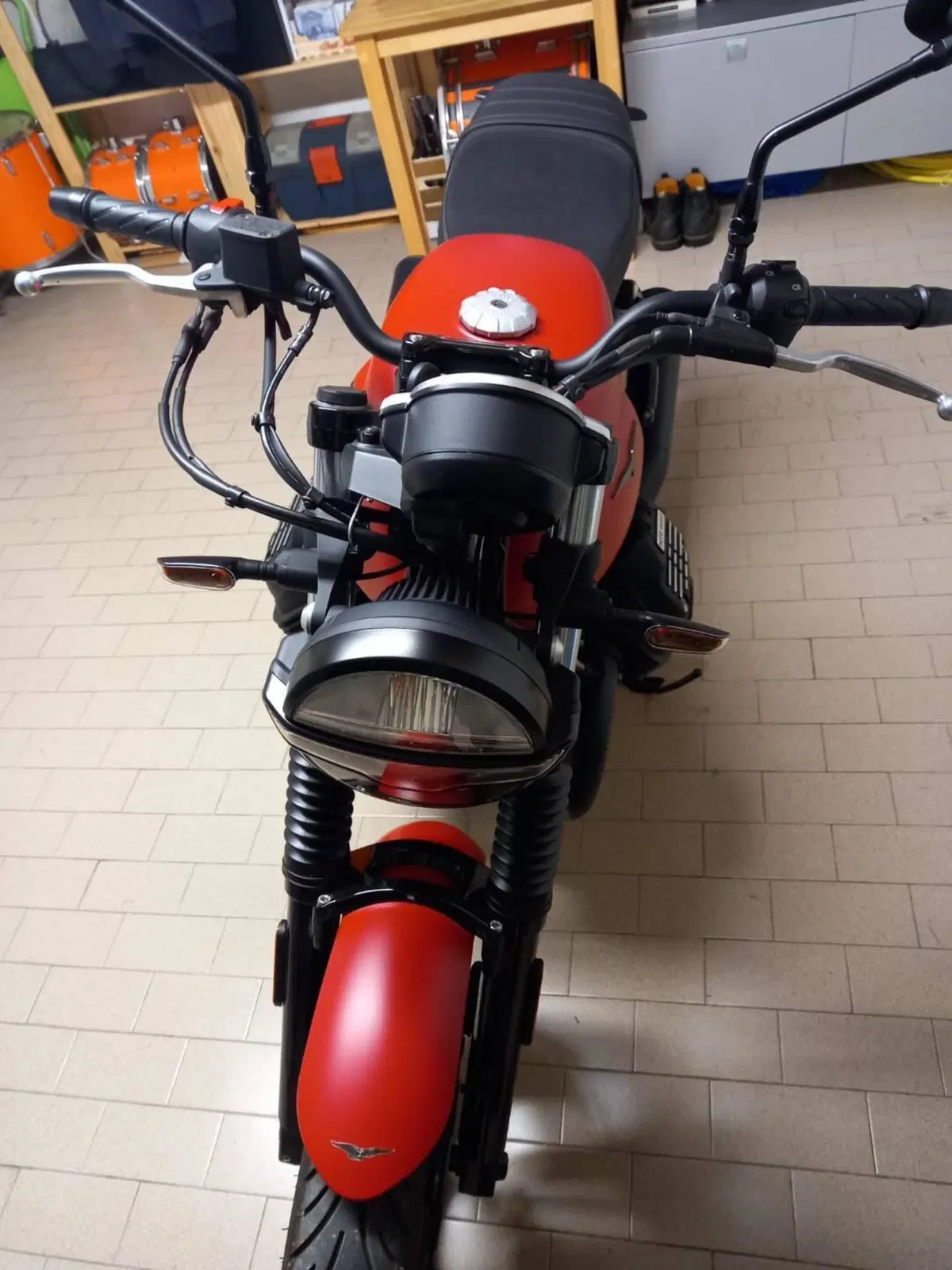 Moto Guzzi V7 Stone (2021 - 24) (11)
