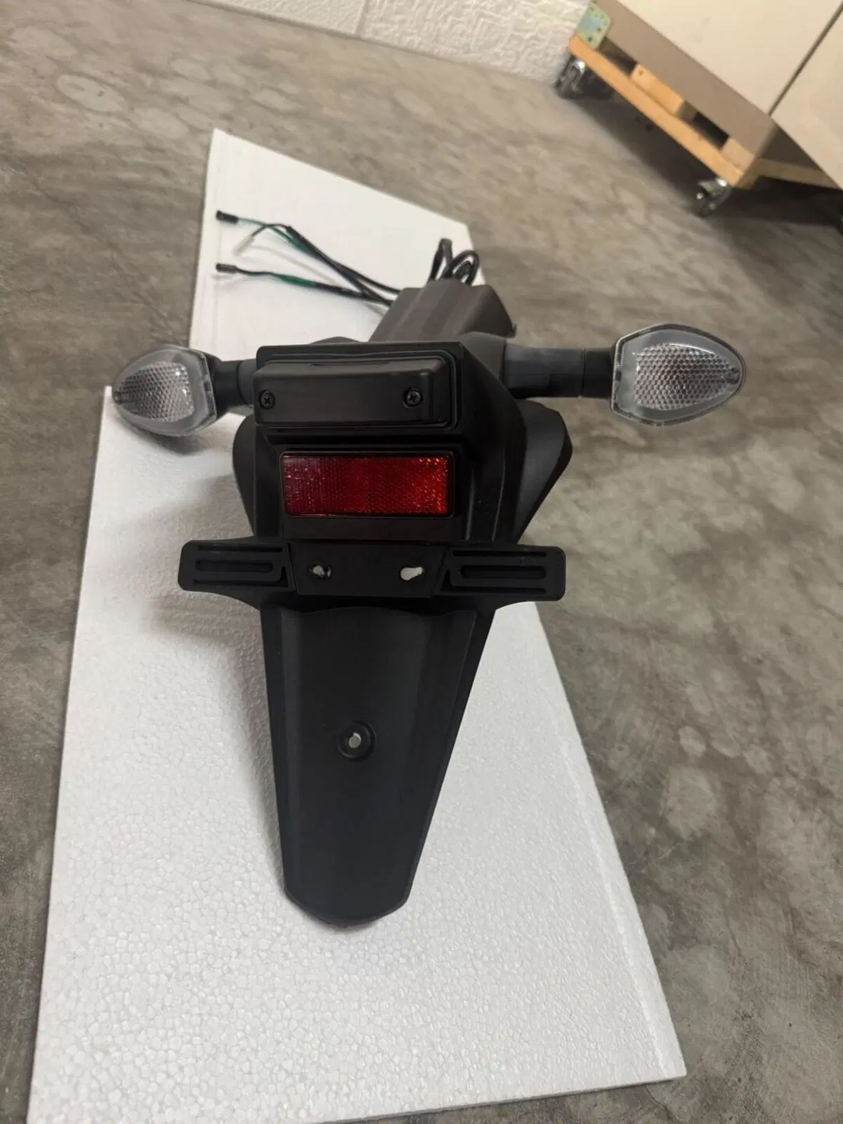 Portatarga originale Suzuki gsx-s 750 (2)