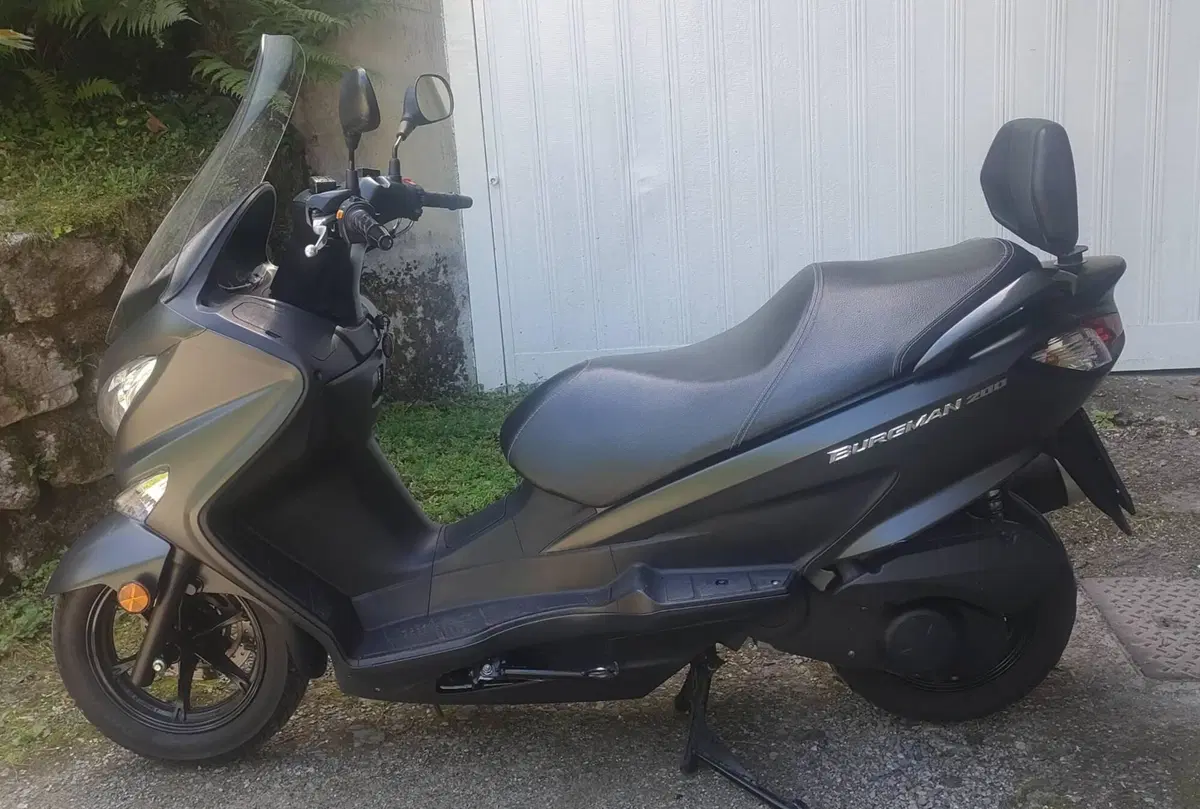 Suzuki Burgman UH 200 (2017 - 20) (2)