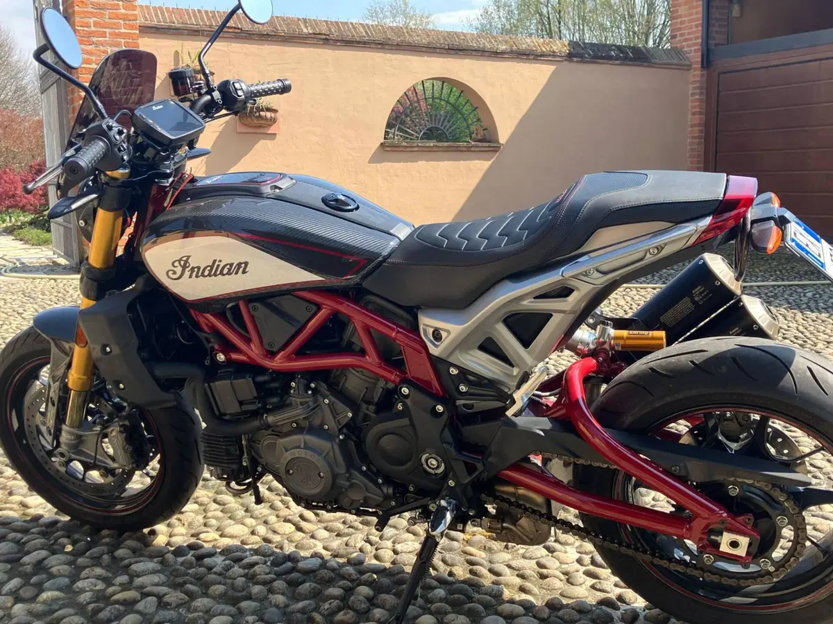 Indian FTR 1200 R Carbon (2021 - 25) (2)