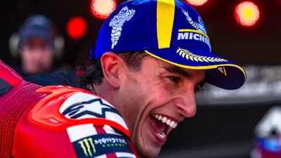 MotoGP 2026. GP di Spagna ad Aragon. Marc M&aacute;rquez e la sfida con Bezzecchi a 300 km/h affiancati: "Non pensi n&eacute; a tua madre, n&eacute; al cane, ma solo a chi frener&agrave; pi&ugrave; tardi"