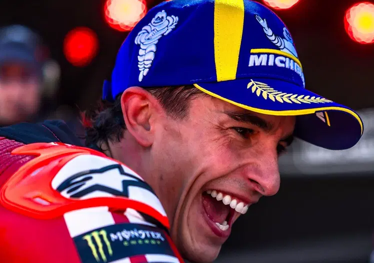 Márquez e la sfida con Bezzecchi a 300 km/h: Non pensi né a tua madre, né al cane, ma solo a chi frenerà più tardi [VIDEO]