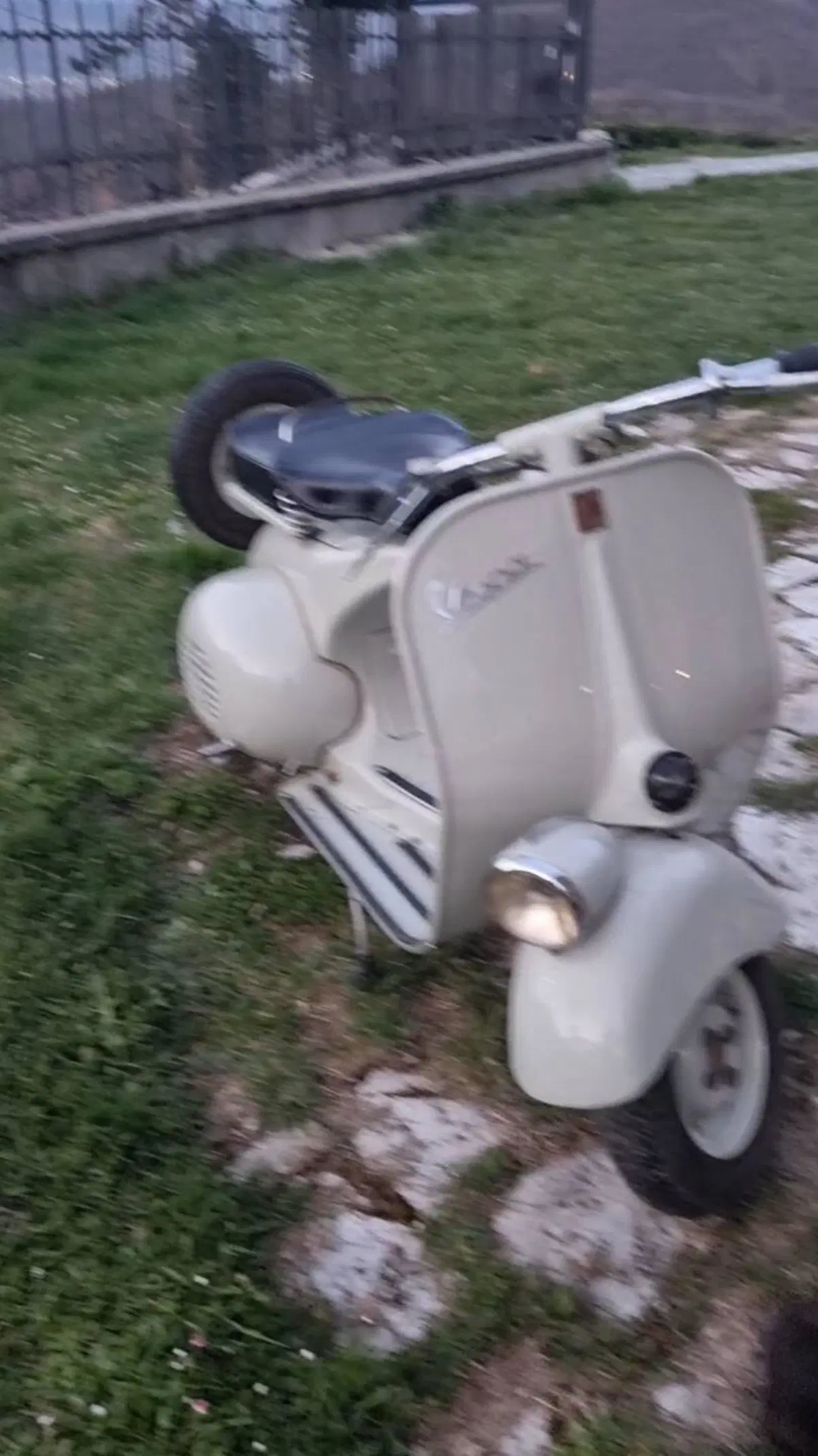 Piaggio Vespa  faro basso  (3)