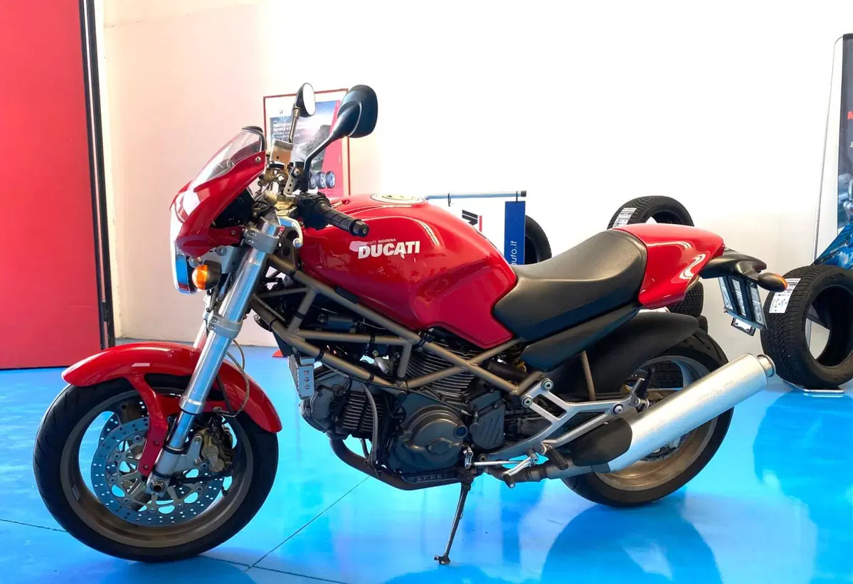 Ducati Monster 900 I.E. (1999 - 02) (13)
