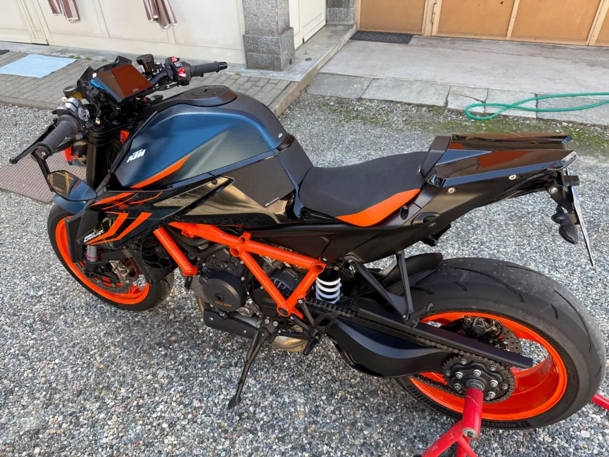 KTM 1290 Super Duke R (2021 - 23) (2)