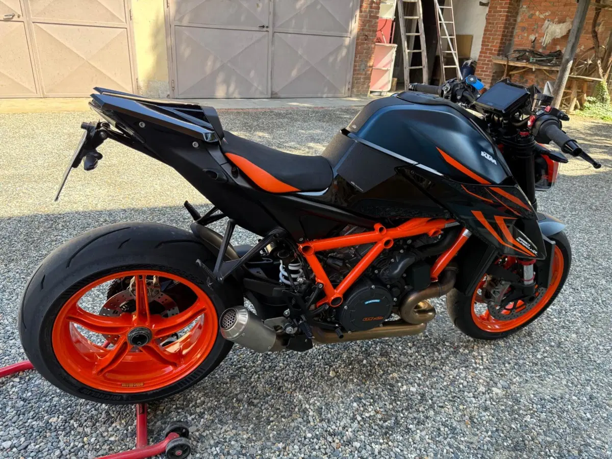 KTM 1290 Super Duke R (2021 - 23) (3)