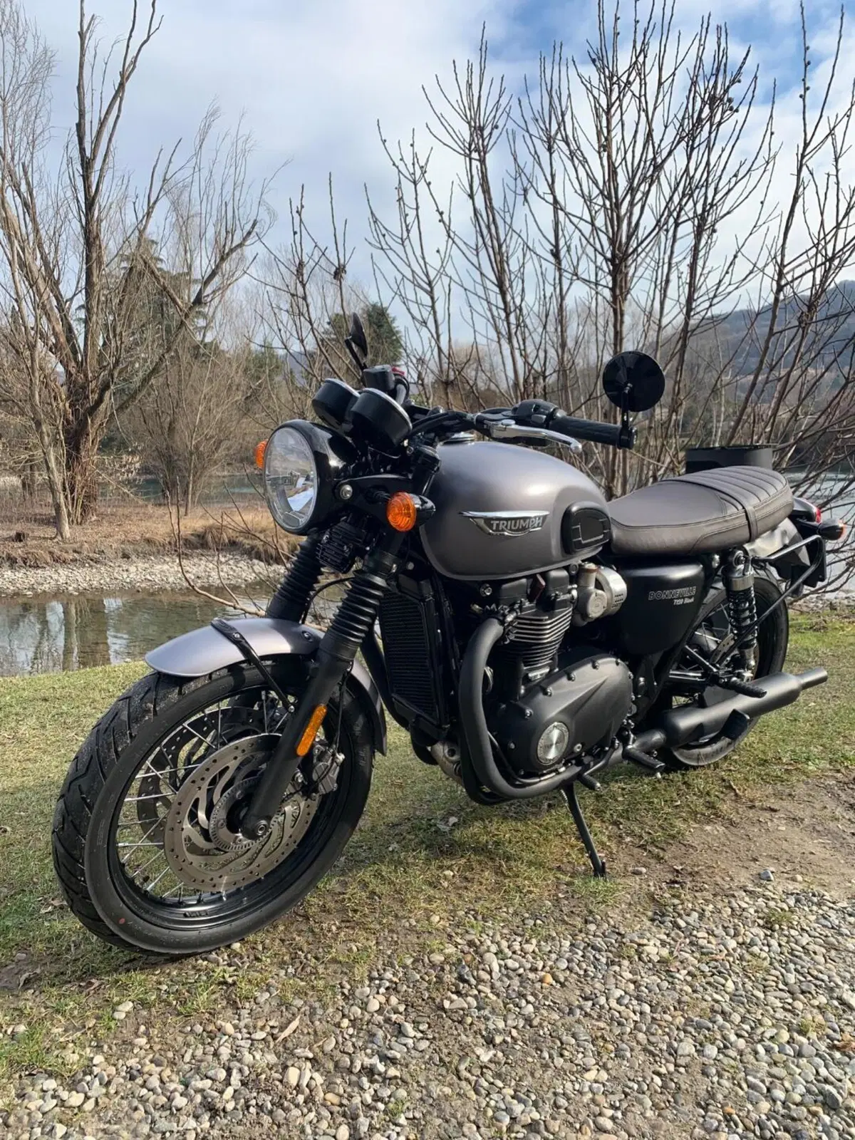 Triumph Bonneville T120 Black (2017 - 20) (2)