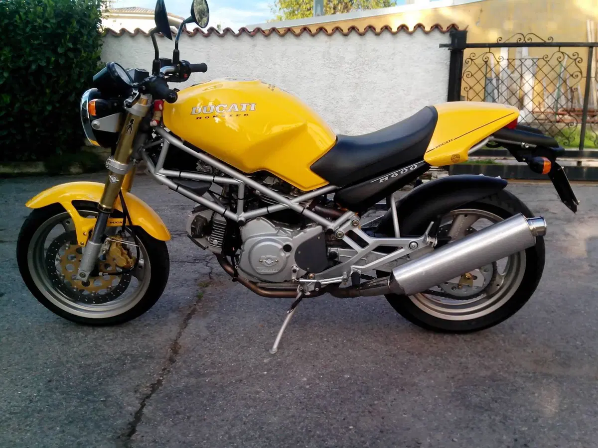 Ducati 600 (2)