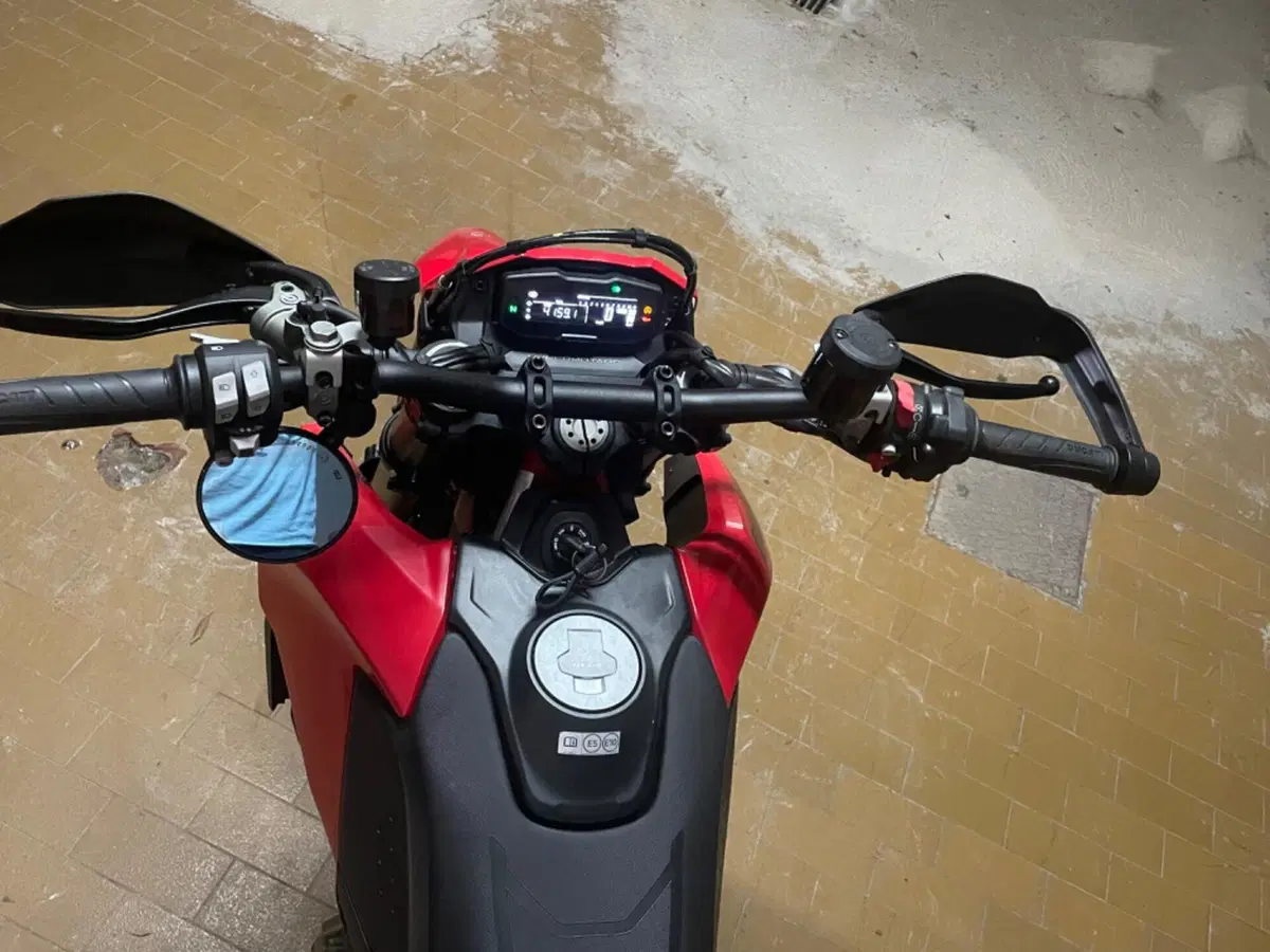 Ducati Hypermotard 698 Mono (2024 - 26) (6)