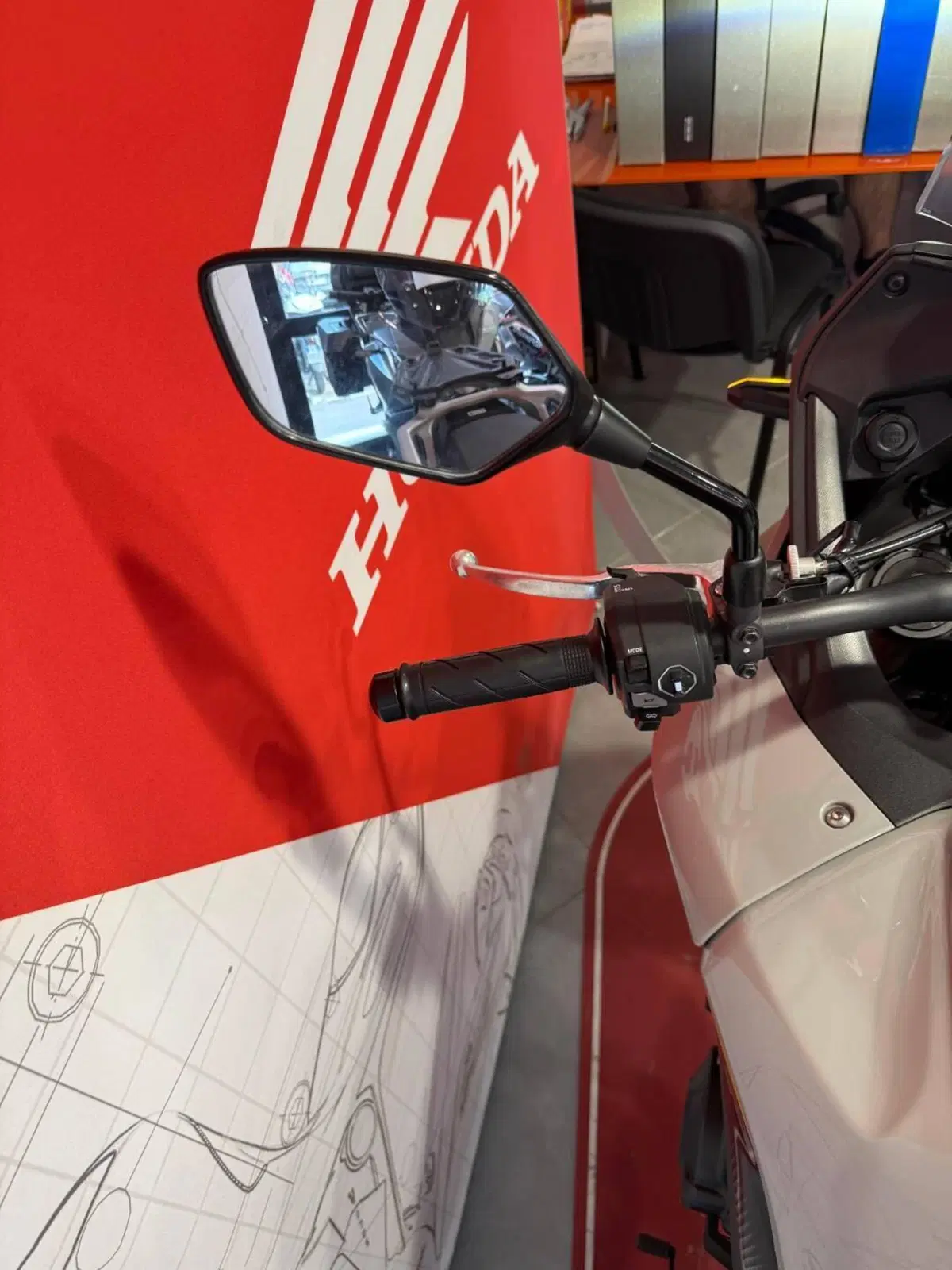 Honda Transalp XL750 (2025) (13)