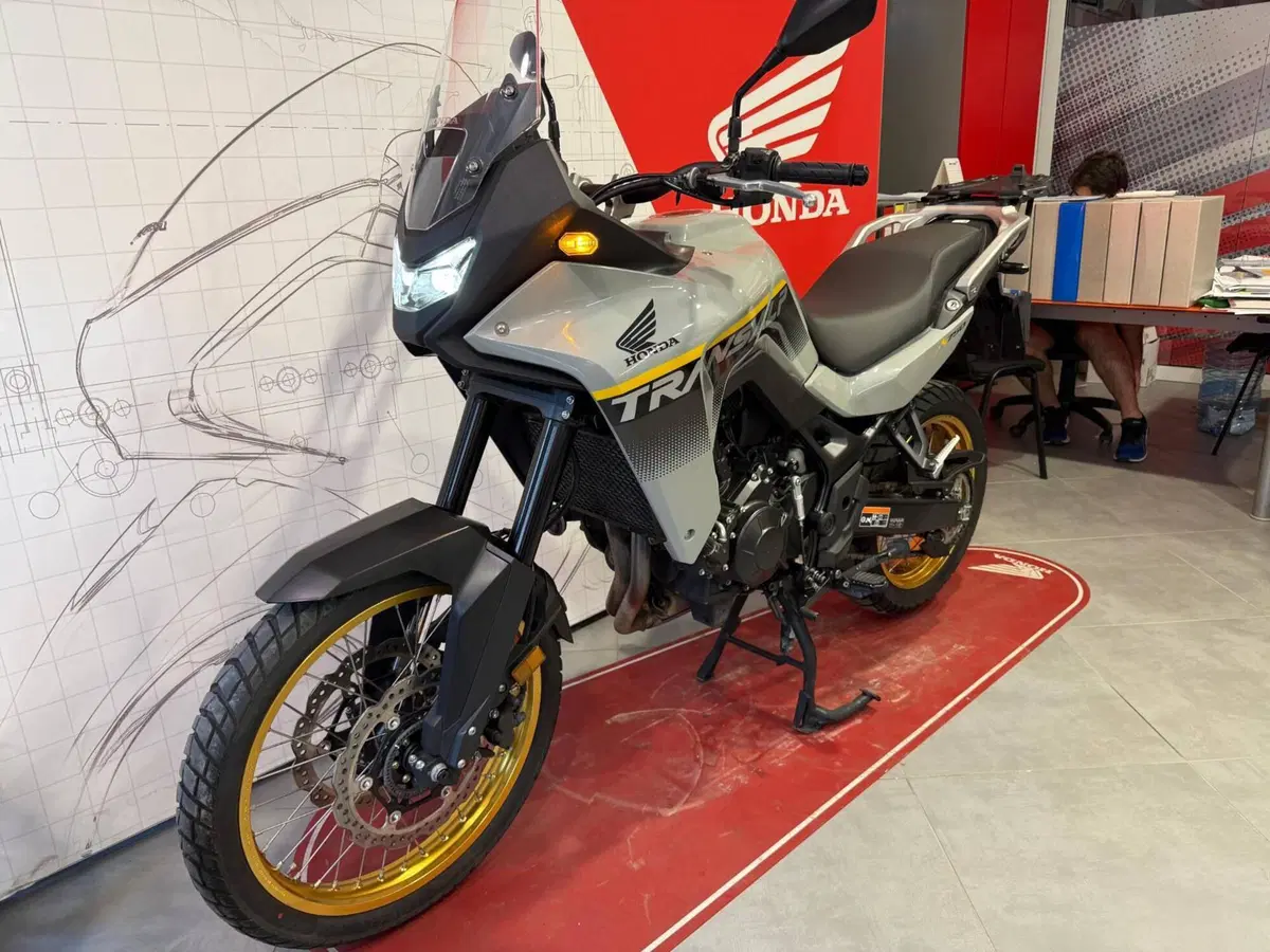 Honda Transalp XL750 (2025) (2)