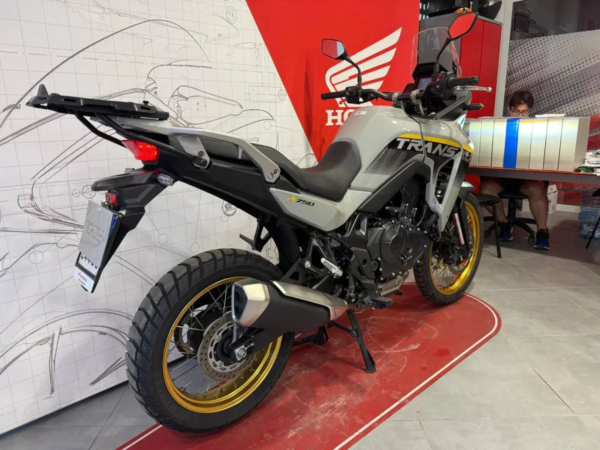 Honda Transalp XL750 (2025) (7)