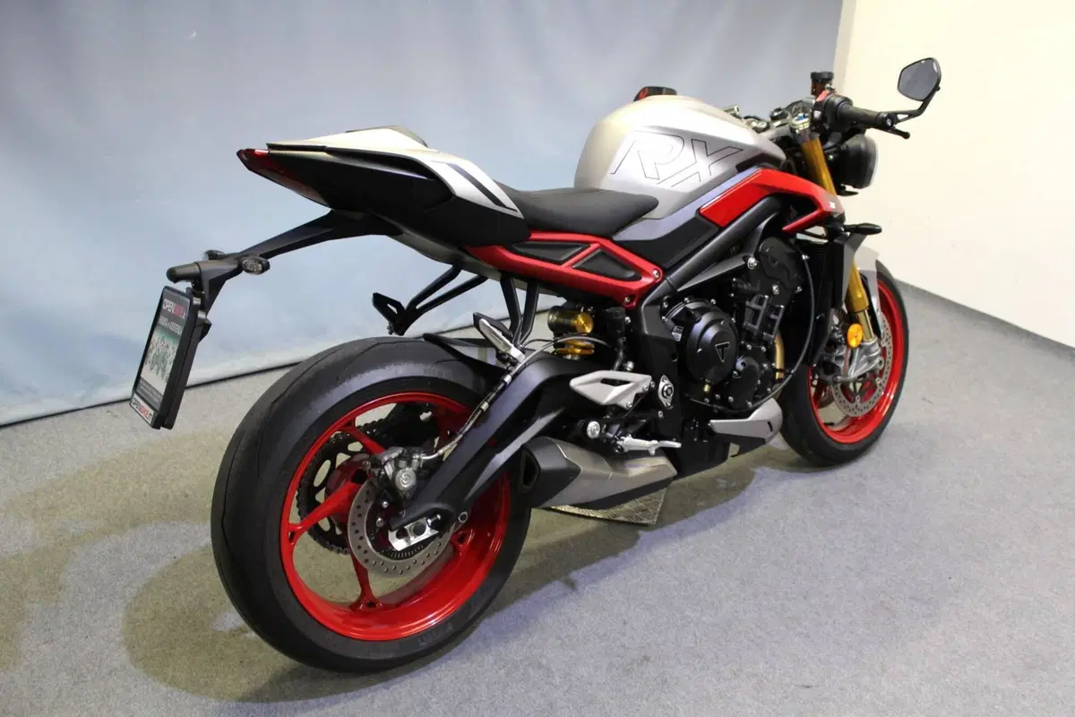 Triumph Street Triple 765 RX (2026) (2)