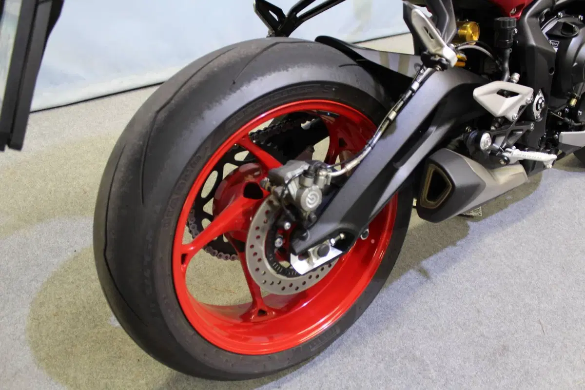 Triumph Street Triple 765 RX (2026) (4)