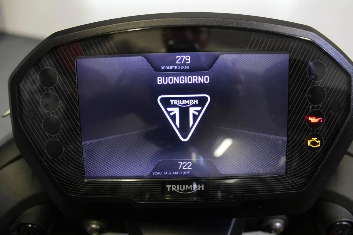 Triumph Street Triple 765 RX (2026) (10)