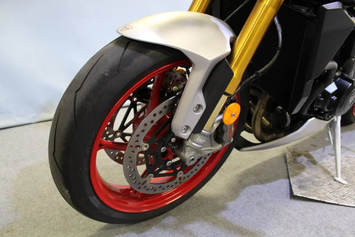 Triumph Street Triple 765 RX (2026) (14)