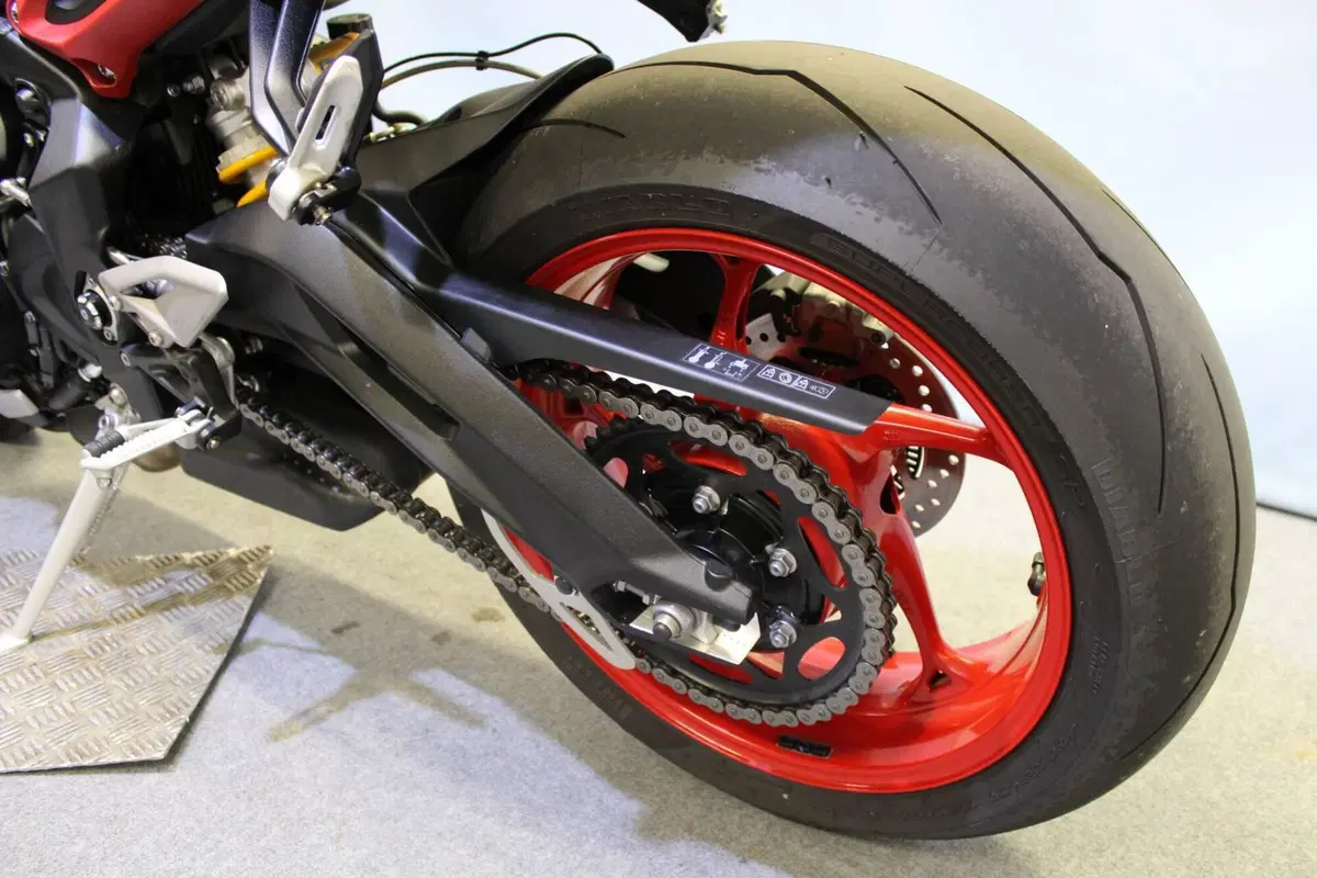 Triumph Street Triple 765 RX (2026) (15)