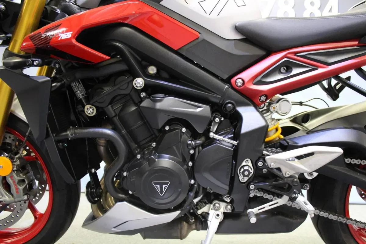 Triumph Street Triple 765 RX (2026) (16)