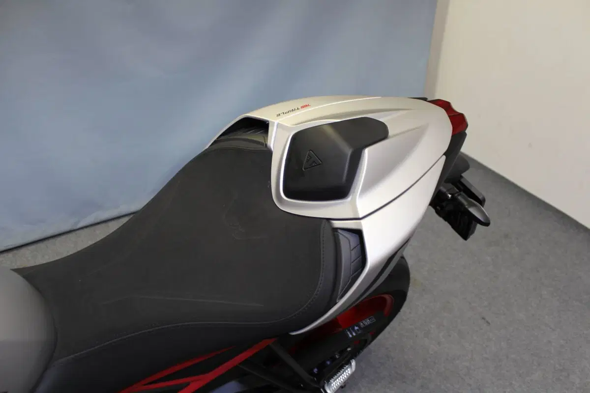 Triumph Street Triple 765 RX (2026) (17)