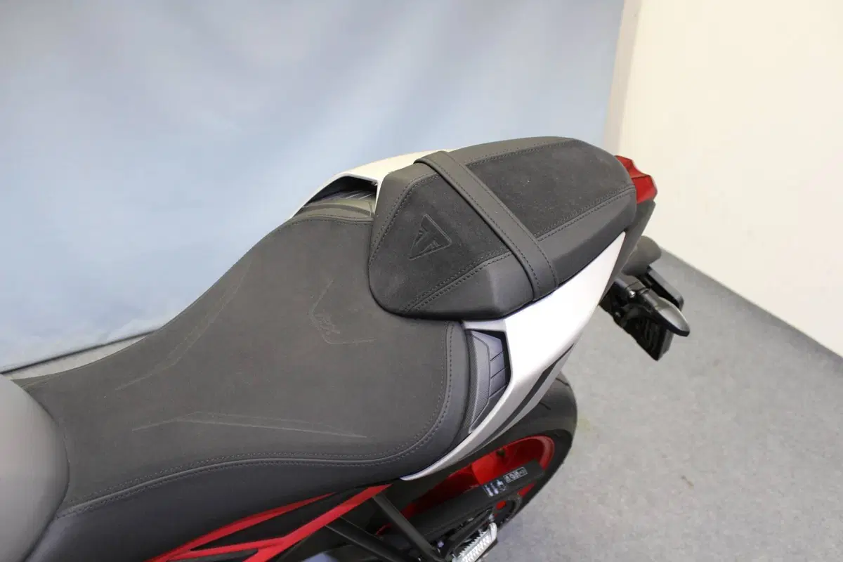 Triumph Street Triple 765 RX (2026) (18)