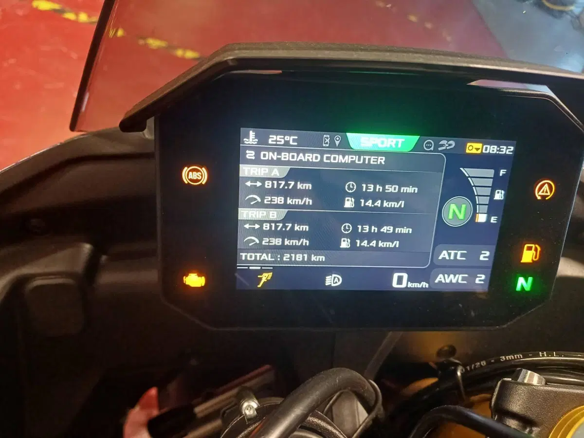 Aprilia Tuono V4 Factory (2025 - 26) (3)