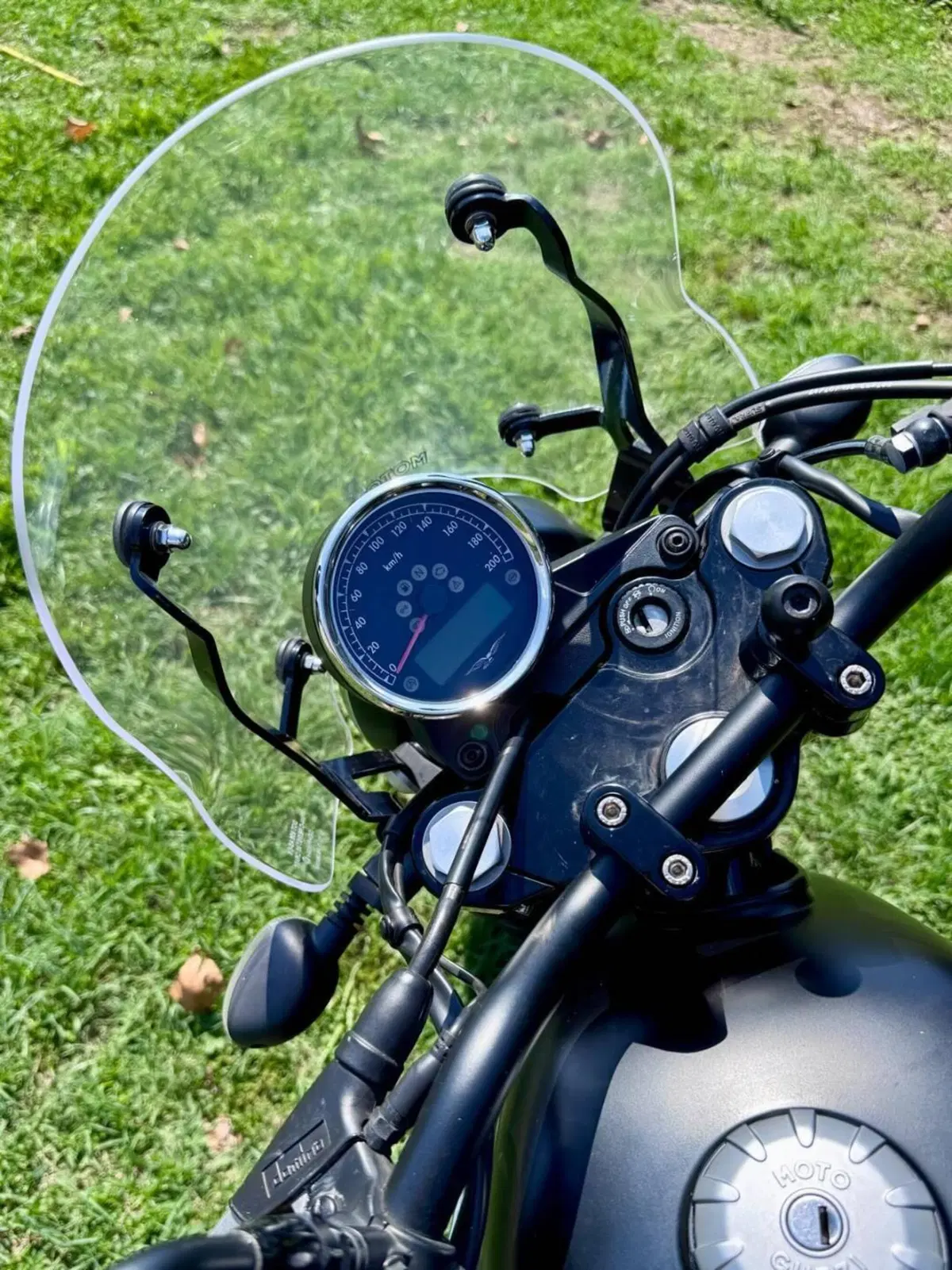 Moto Guzzi V7 III Stone (2017 - 20) (5)