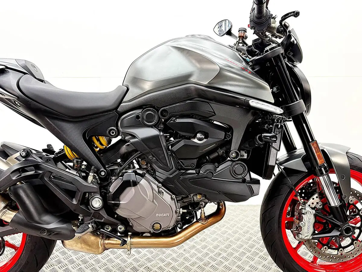 Ducati Monster 937 + (2021 - 25) (9)