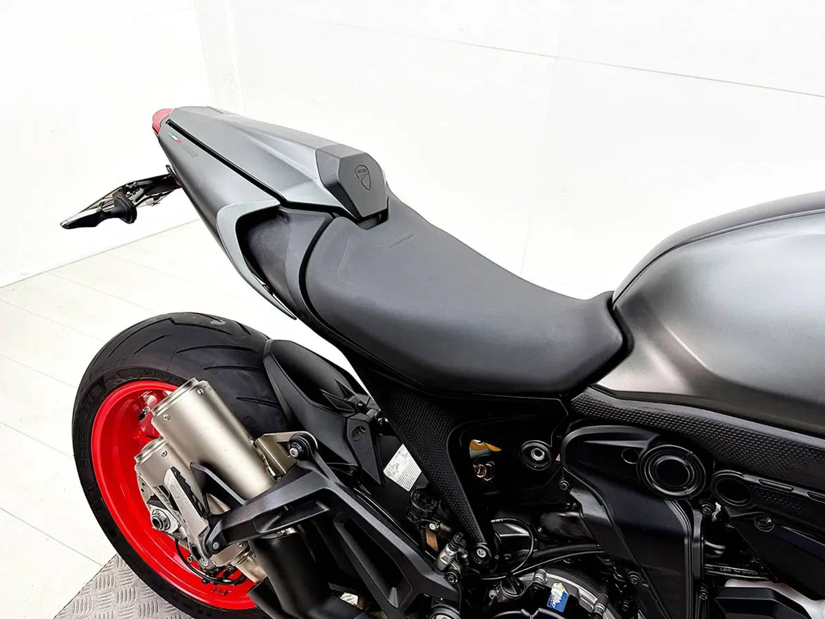 Ducati Monster 937 + (2021 - 25) (20)