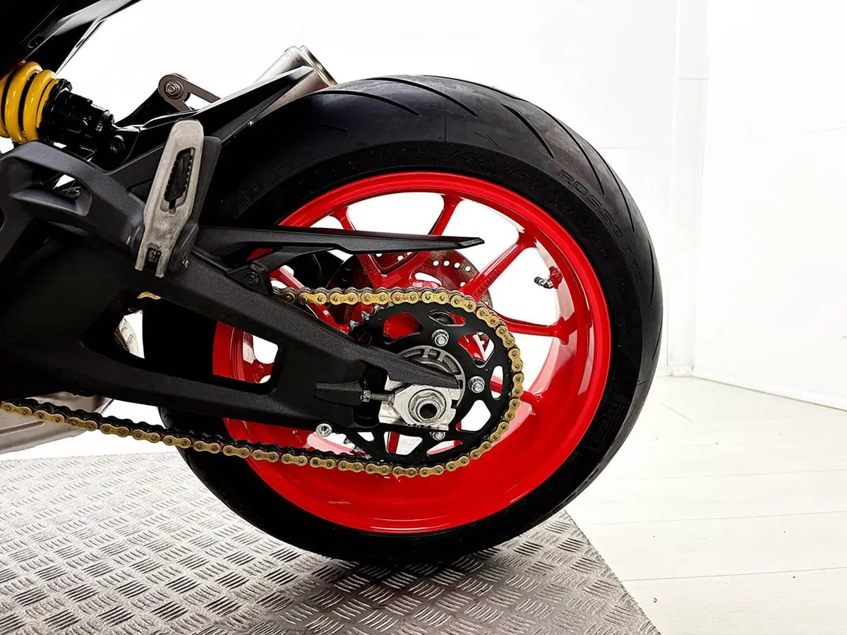 Ducati Monster 937 + (2021 - 25) (19)