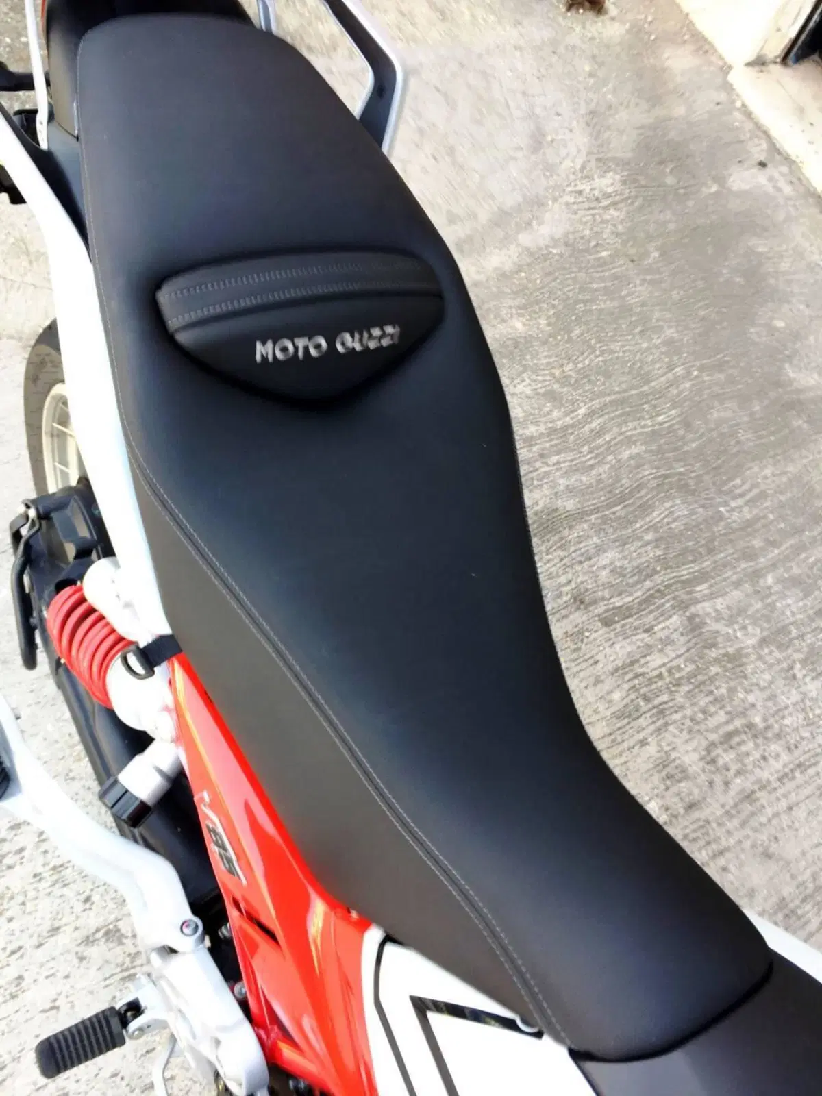 Moto Guzzi V85 TT (2024 - 26) (20)