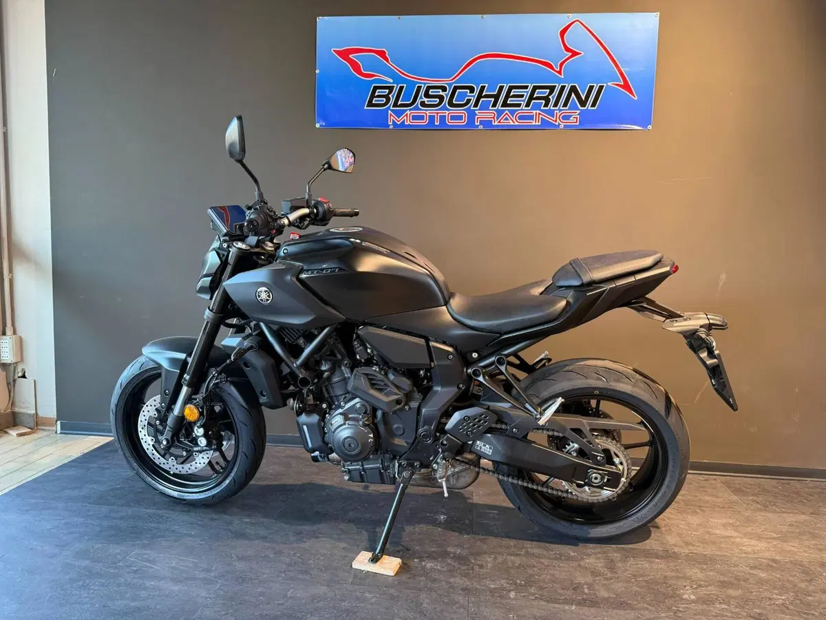 Yamaha MT-07 Y-AMT (2025 - 26) (2)