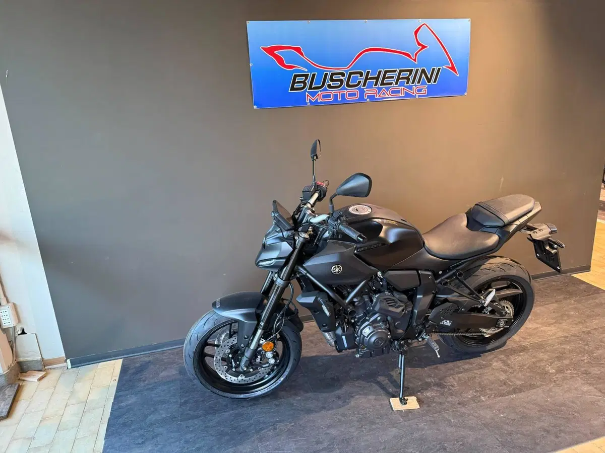 Yamaha MT-07 Y-AMT (2025 - 26) (4)