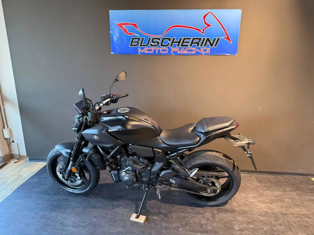 Yamaha MT-07 Y-AMT (2025 - 26) (5)