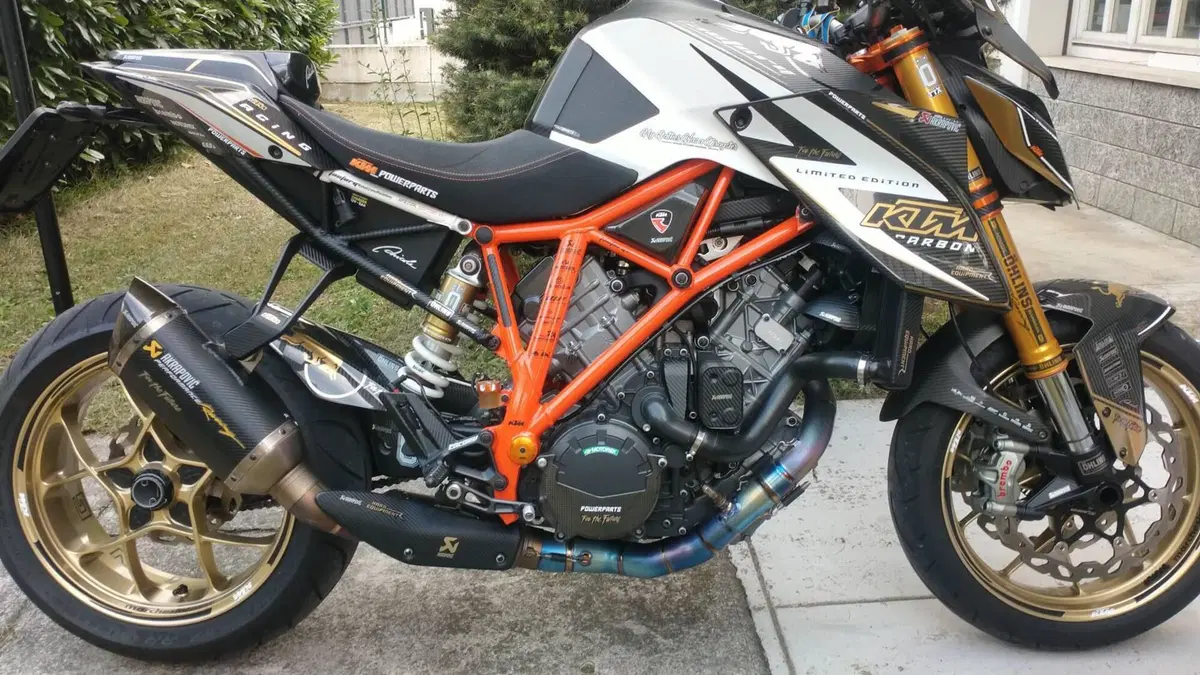 KTM 1290 Super Duke R Special Edition ABS (2016) (2)