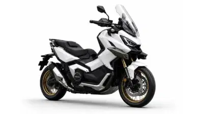 QJMotor X-Adventure 900, il maxi scooter cinese che vuole andare oltre i 200 km/h