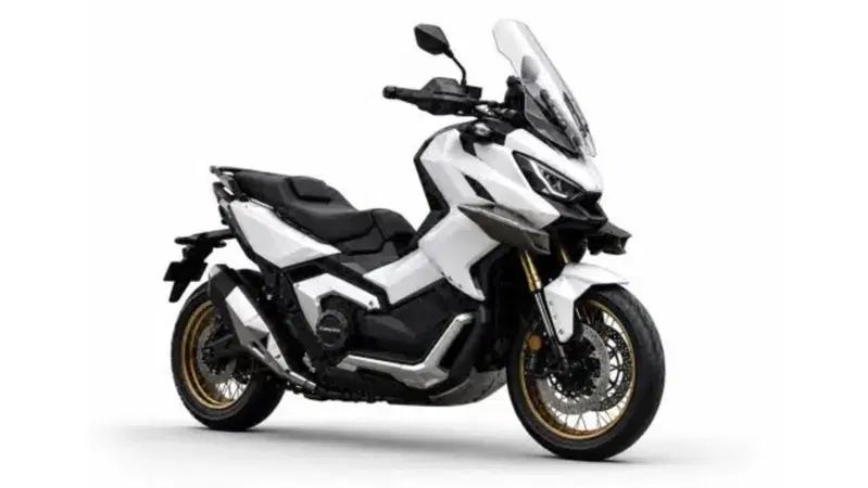 QJMotor X-Adventure 900, il maxi scooter cinese che vuole andare oltre i 200 km/h
