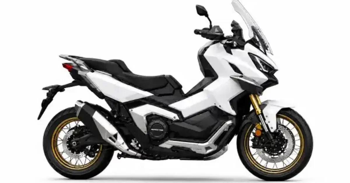 QJMotor X-Adventure 900, il maxi scooter cinese che vuole andare oltre i 200 km/h