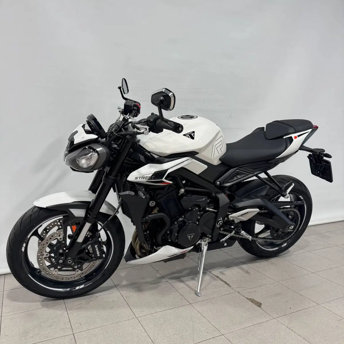 Triumph Street Triple 765 R (2023 - 26) (2)