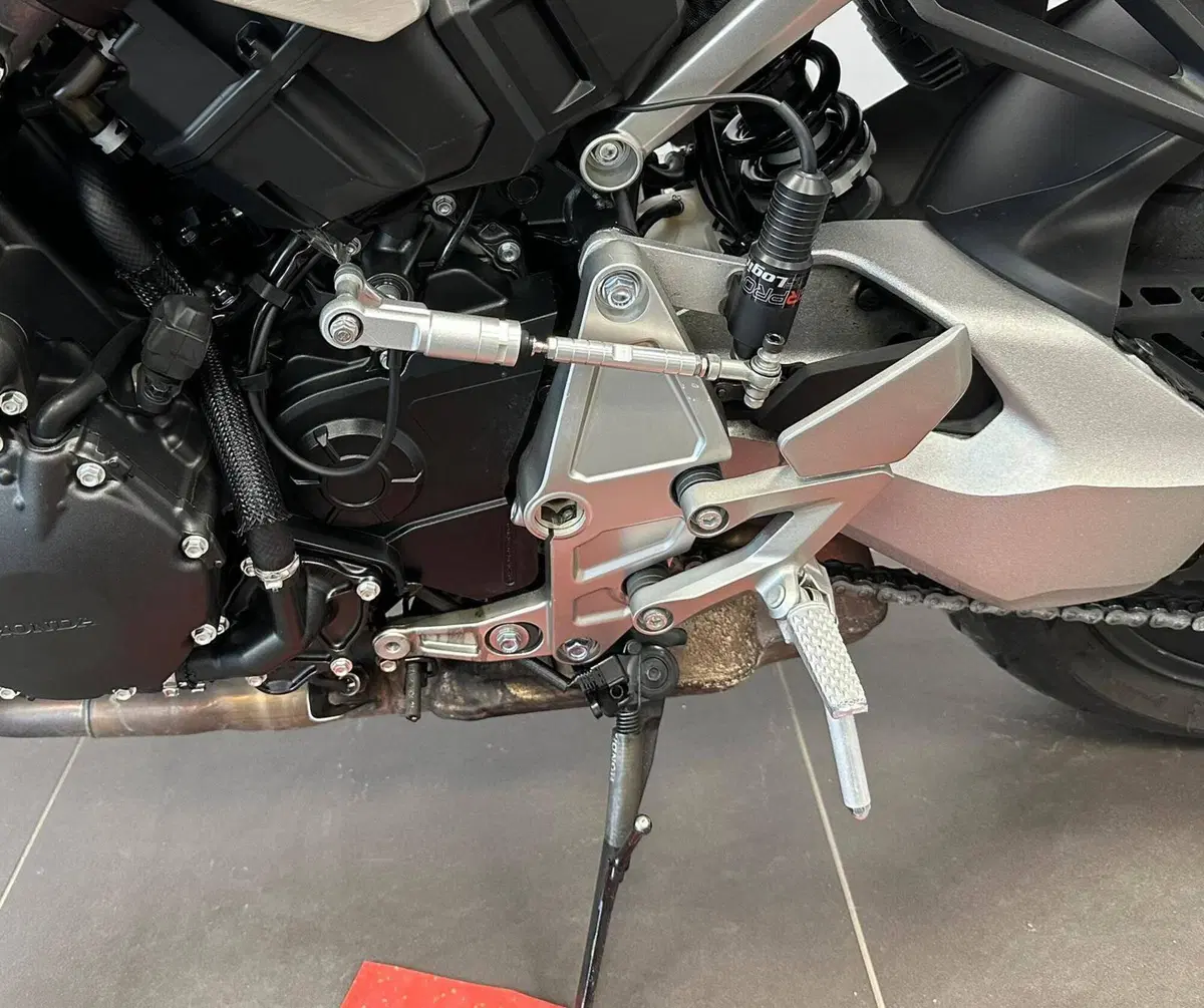 Honda CB 1000 R (2021 - 25) (7)