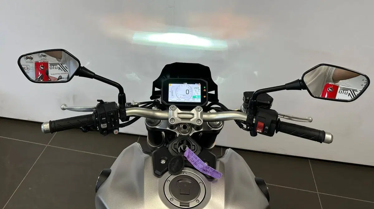 Honda CB 1000 R (2021 - 25) (11)