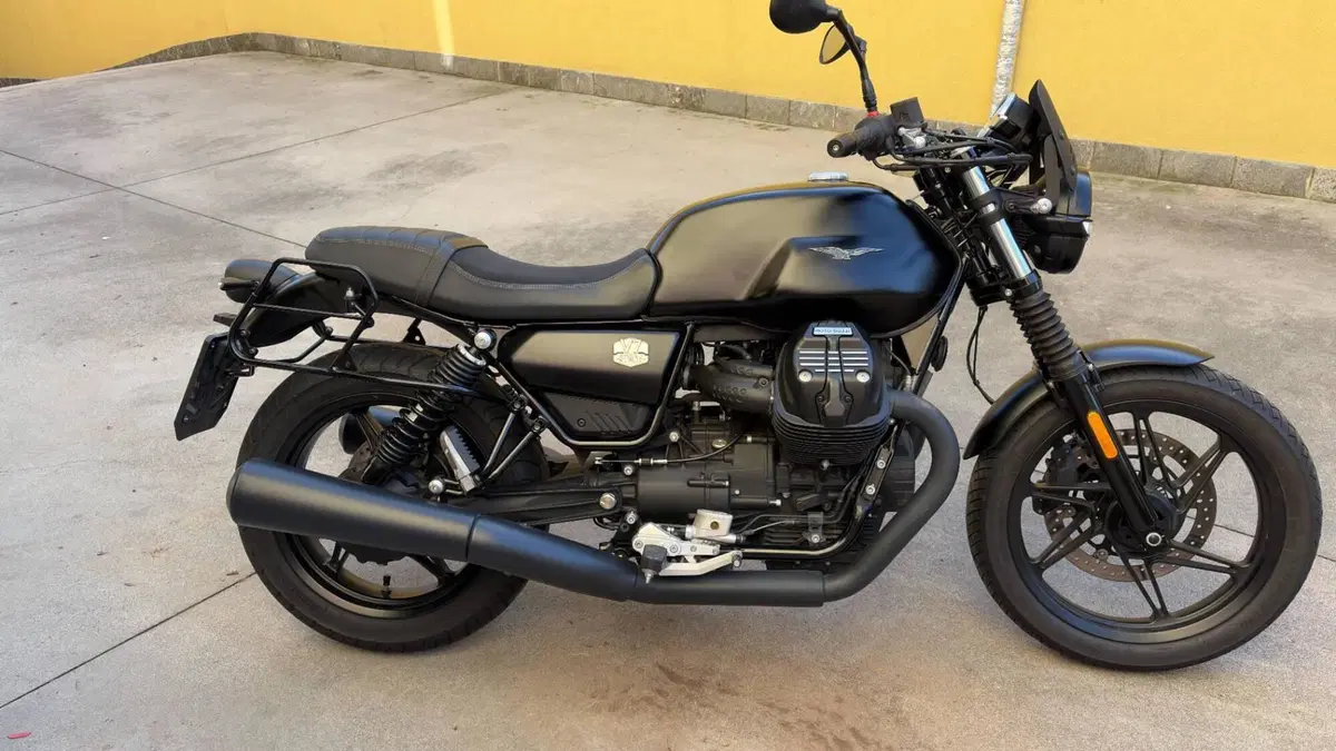 Moto Guzzi V7 Stone (2021 - 24) (6)